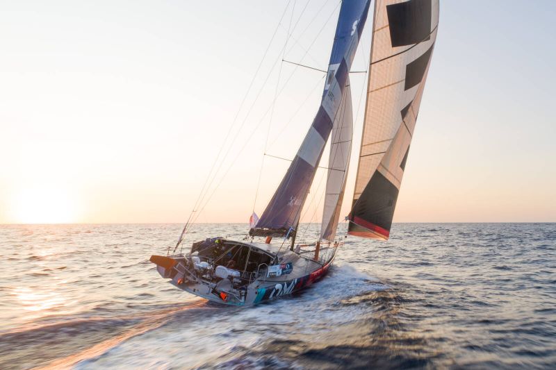 Vue de drône de l'IMOCA OMIA - WATER FAMILY avec Benjamin Dutreux