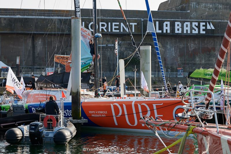 Ambiance sur les pontons avant le départ du Tour de Groix, Lorient La Base, Défi Azimut 2020